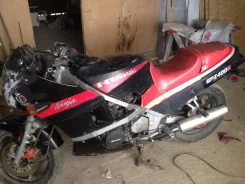 Kawasaki GPZ 400 ����