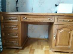 Столы письменные.
