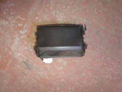 Пепельница. Toyota Avensis, ADT251, AZT250, AZT250L, AZT250W, AZT251, AZT251L, AZT251W, AZT255, AZT255W, CDT250, ZZT251, ZZT251L Двигатели: 1AZFE, 1AZ...