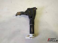 Омыватель фар. Toyota Land Cruiser, GRJ200, URJ200, URJ202, URJ202W, UZJ200, UZJ200W, VDJ200 Двигатели: 1GRFE, 1URFE, 1VDFTV, 2UZFE, 3URFE