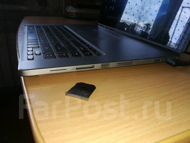 Acer Aspire R7-571G. 15.6", 2����, ��� 8 ��, ���� 256���, WiFi: 1, Bluetooth: 1, ����������� �� 3��. ����