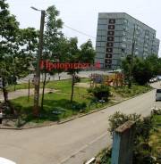 3-комнатная, улица Нейбута 53. 64, 71 микрорайоны, проверенное агентство, 82 кв. м. Вид из окна днём