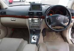 Toyota Avensis. AZT250
