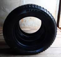 Bridgestone Blizzak Spike-01. Зимние, шипованные, 2015 год, износ: 5%, 4 шт