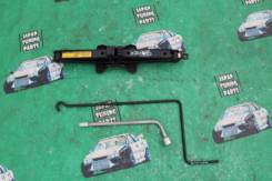Домкрат Toyota Harrier MCU36. Toyota: Voxy, Solara, Corolla, Mark II, Supra, Yaris, Porte, Vista Ardeo, Hilux, Estima Lucida, Town Ace, Lite Ace Noah...