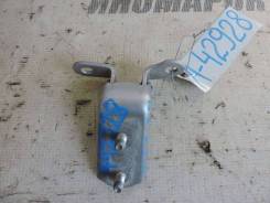 Петля двери задней правой нижняя Toyota Vitz (SCP10)
