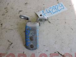 Петля двери задней правой верхняя Toyota Vitz (SCP10)