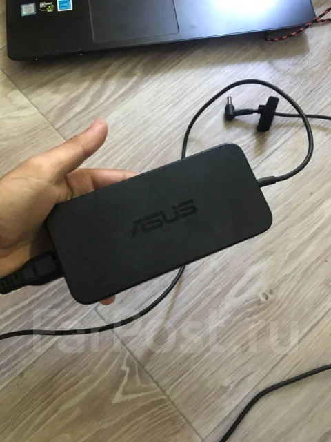 Asus ROG. 15.6", 3,2����, ��� 8 ��, ���� 1 000���, WiFi: 1, Bluetooth: 1, ����������� �� 5��. ��� ����� �� ���������� ����