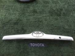 Накладка крышки багажника. Toyota Corolla, NZE121