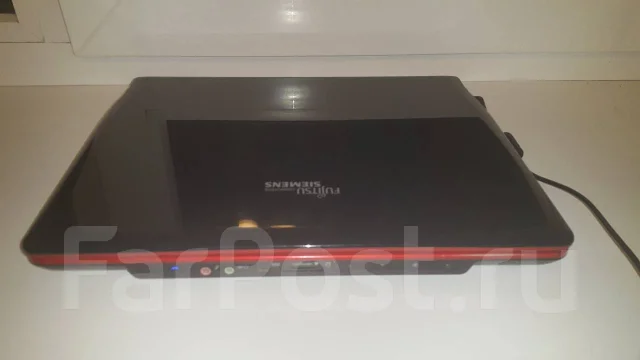 Fujitsu Siemens Amilo. 13", 2,4����, ��� 2048 ��, WiFi: 1, Bluetooth: 1 ����