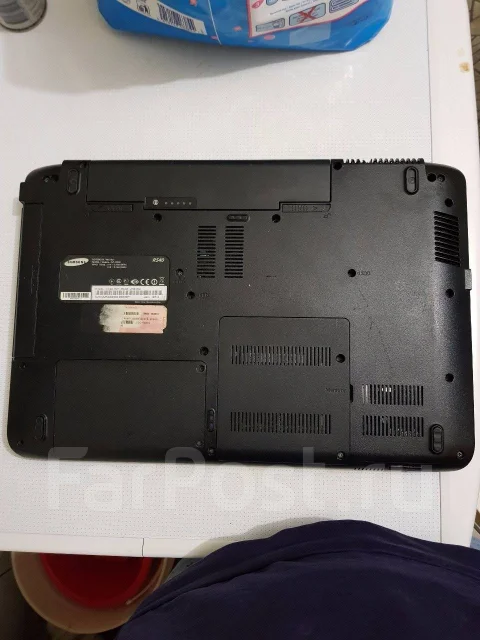 Samsung R540-JS04. 15", 2,5����, ��� 4 ��, ���� 500���, WiFi: 1, Bluetooth: 1, ����������� �� 2��. ����