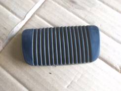 Накладка на педаль. Toyota: Corona, Windom, Cressida, Crown, Scepter, Aristo, Ipsum, Camry Gracia, Avensis, Tundra, Hilux, Vista, Carina, Caldina, Pic...