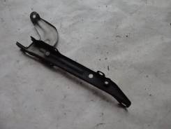 Крепление капота. Toyota Corolla Levin, AE100, AE101 Toyota Sprinter Trueno, AE100, AE101 Двигатели: 4AFE, 4AGE, 4AGZE, 5AFE