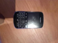 BlackBerry Bold 9900. �/�