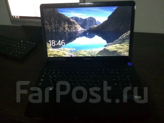 Samsung 355E5C. 15.6", ��� 4 ��, ���� 500���, WiFi: 1, Bluetooth: 1, ����������� �� 7��. ����
