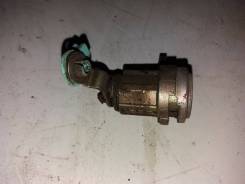Личинка замка. Toyota Vista, CV30, SV30, SV32, SV33, SV35 Toyota Camry, CV30, SV30, SV32, SV33, SV35 Двигатели: 2CT, 3SFE, 3SGE, 4SFE