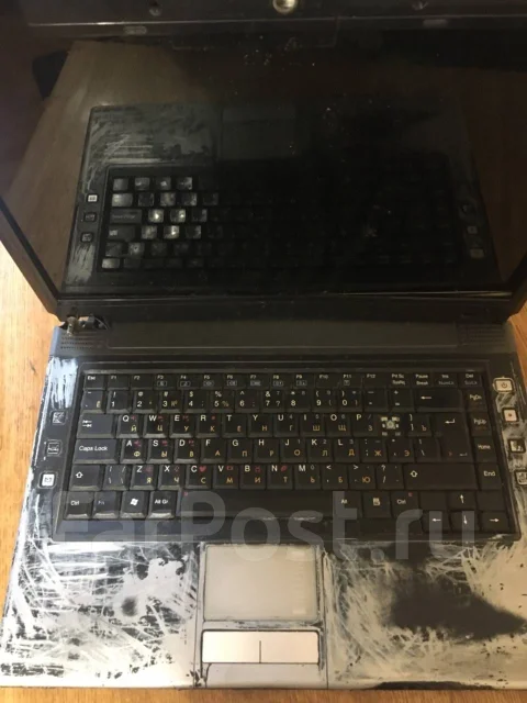 Roverbook Pro 500. 15.4", 1,6����, ��� 2048 ��, ���� 1���, WiFi: 1, Bluetooth: 1, ����������� �� 1��. ����