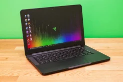 Razer Blade 14. 14", 2,6����, ��� 8 ��, ���� 256���, WiFi: 1, Bluetooth: 1, ����������� �� 6��. ����
