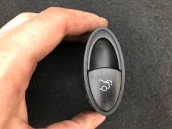 Кнопка открывания багажника. Mercedes-Benz E-Class, W211 Двигатели: M112E26, M112E32, M113E50, M113E55, M271KE18ML, M272E35, OM628, OM646, OM647, OM64...
