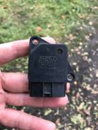 Датчик расхода воздуха. Toyota: Hilux Surf, Echo Verso, Crown, Ipsum, Highlander, Vitz, Porte, FJ Cruiser, Allex, Vista Ardeo, Corolla Verso, Kluger V...