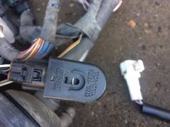 Датчик открытия дверей. Toyota: Windom, Ipsum, Camry Gracia, Sequoia, Altezza, Tundra, Raum, Estima, Town Ace Noah, FJ Cruiser, Tarago, Solara, Hilux...