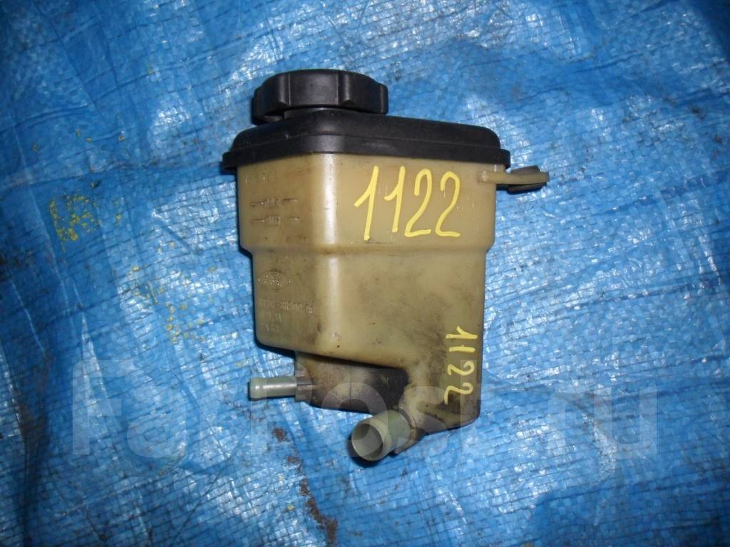 Бачок гур нива 21214. Как снять бачок гур. Жидкость для гидроусилителя руля тойота камри 40. 8. Бачок электрогидроусилителя форд фокус 2.