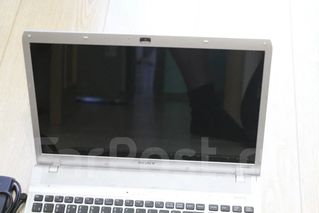Sony VAIO. 16.4", 2,4����, ��� 4 ��, ���� 320���, WiFi: 1, Bluetooth: 1, ����������� �� 1��. ����