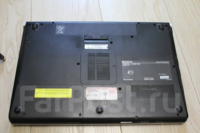 Sony VAIO. 16.4", 2,4����, ��� 4 ��, ���� 320���, WiFi: 1, Bluetooth: 1, ����������� �� 1��. ����