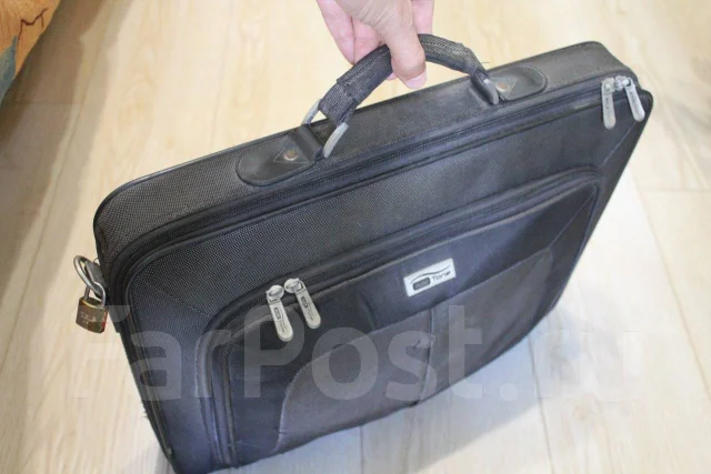 Sony VAIO. 16.4", 2,4����, ��� 4 ��, ���� 320���, WiFi: 1, Bluetooth: 1, ����������� �� 1��. ����