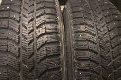 Bridgestone Ice Cruiser 5000. Зимние, шипованные, 2014 год, износ: 30%, 2 шт
