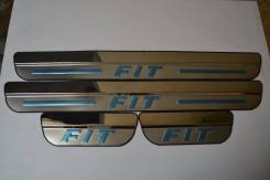 Накладка на порог. Honda Fit, GE7, GP4, GE8, GP1, GE6, GE9 Двигатели: L13A, LEA, L15A, LDA