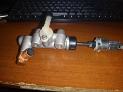 Цилиндр сцепления главный. Toyota 4Runner, VZN130 Toyota Hilux, VZN130 Двигатель 3VZE