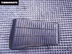 Подставка под ногу. Toyota Prius, NHW20 Двигатель 1NZFXE