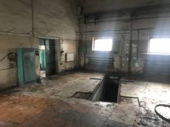 Бокс площадью 100м2 с прилегающей территорией. 98 кв. м., переулок Тракторный 13, р-н 66й квартал