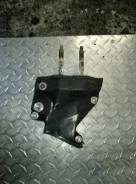 Кронштейн опоры двигателя. Mazda Tribute, EPFW, EPEW Ford Escape, EPFWF, EPEWF Двигатель YF