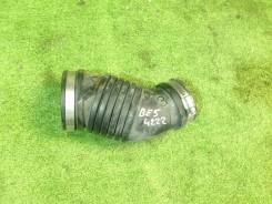 Патрубок воздухозаборника. Subaru Legacy, BD5, BE5, BG5, BH5 Subaru Impreza, GC8, GF8 Двигатели: EJ206, EJ208, EJ20R, EJ205, EJ207, EJ20K, EJ22G