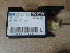 Датчик airbag. Honda Stream Honda Civic, EP3, EU4, EU3, EU1, EU2 Двигатели: D17A2, K20A1, 4EE2, D14Z5, D14Z6, D15Y3, D16V1, D16V2, D16V3, D16W7, D17A5...