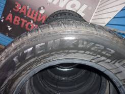 Kumho I'Zen KW22. Зимние, шипованные, износ: 20%, 4 шт