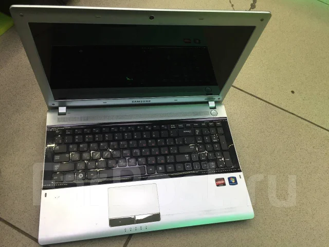 Samsung RV515. 15.6", 1,6����, ��� 3072 ��, ���� 500���, WiFi: 1, ����������� �� 1��. ����