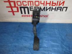 Педаль акселератора.