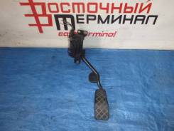 Педаль акселератора.