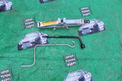 Домкрат Toyota Corolla Fielder NZE121 ZZE122 ZZE123. Toyota: Corolla Spacio, Caldina, Carina ED, Allex, WiLL VS, Land Cruiser Prado, Sai, Camry, Corol...