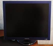 Samsung. 19 дюймов (48 см)