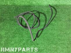 Молдинг лобового стекла. Suzuki Jimny, JB43, JB23W, JB33W, JB43W Suzuki Jimny Wide, JB33W, JB43W Suzuki Jimny Sierra, JB43W Двигатели: G13B, K6A, M13A