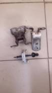 Крепление боковой двери. Toyota: Yaris Verso, Corolla Spacio, Caldina, Allex, WiLL VS, Vitz, Succeed, Platz, Previa, Voxy, Premio, Ipsum, Allion, Coro...