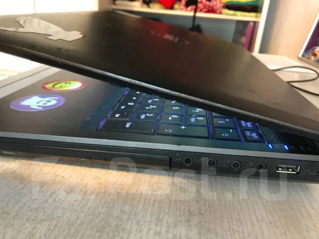 DNS Extreme. 15.6", 2,3����, ��� 8 ��, ���� 500���, WiFi: 1, Bluetooth: 1 ����
