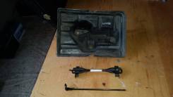 Крепление аккумулятора. Lexus: IS300, IS200, GS430, LS430, GS300, GS400 Toyota: Crown, Aristo, Verossa, Altezza, Brevis, Crown Majesta, Mark II Wagon...