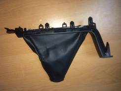 Кожух ручки ручника. Toyota Land Cruiser, URJ200, UZJ200, UZJ200W, VDJ200 Двигатели: 1VDFTV, 2UZFE, 3URFE