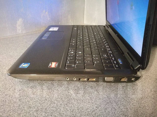 Asus K50AD. 15.6", 2,2����, ��� 3072 ��, ���� 320���, WiFi: 1, Bluetooth: 1, ����������� �� 1��. ����