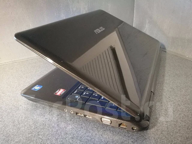 Asus K50AD. 15.6", 2,2����, ��� 3072 ��, ���� 320���, WiFi: 1, Bluetooth: 1, ����������� �� 1��. ����